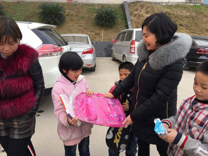 “獻愛(ài)心，送溫暖，做責任企業(yè)”九龍地礦走進(jìn)兒童福利院