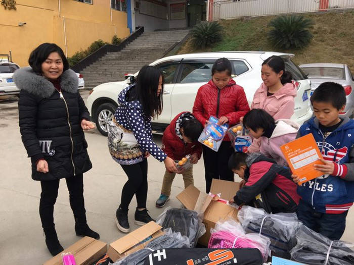 “獻愛(ài)心，送溫暖，做責任企業(yè)”九龍地礦走進(jìn)兒童福利院