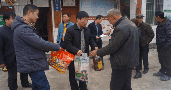 九龍地礦公司開(kāi)展2017年春節走訪(fǎng)慰問(wèn)活動(dòng)