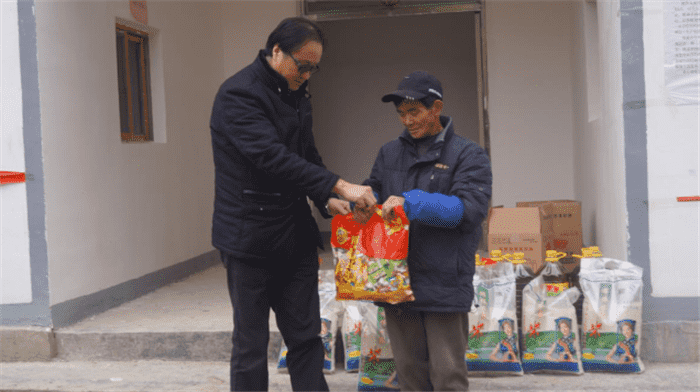 九龍地礦公司開(kāi)展2017年春節走訪(fǎng)慰問(wèn)活動(dòng)