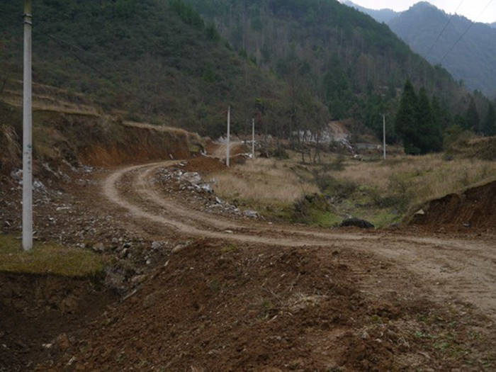 九龍地礦公司扶貧蹲點(diǎn)回訪(fǎng)紀實(shí)