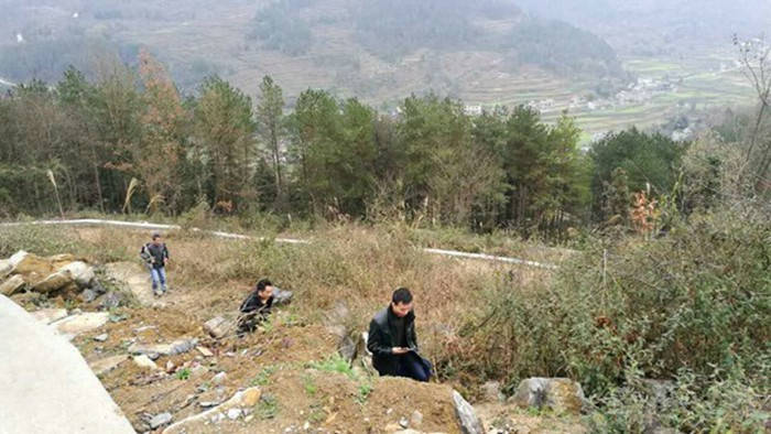 九龍地礦公司扶貧蹲點(diǎn)回訪(fǎng)紀實(shí)