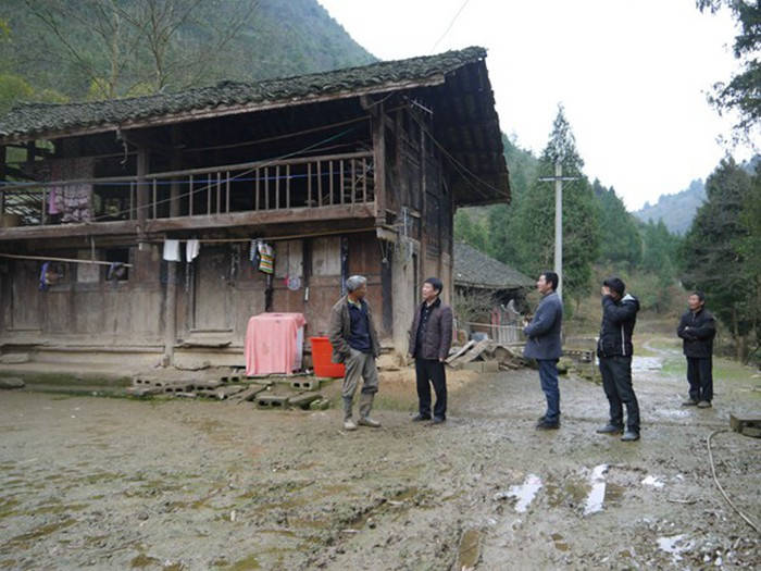 九龍地礦公司扶貧蹲點(diǎn)回訪(fǎng)紀實(shí)