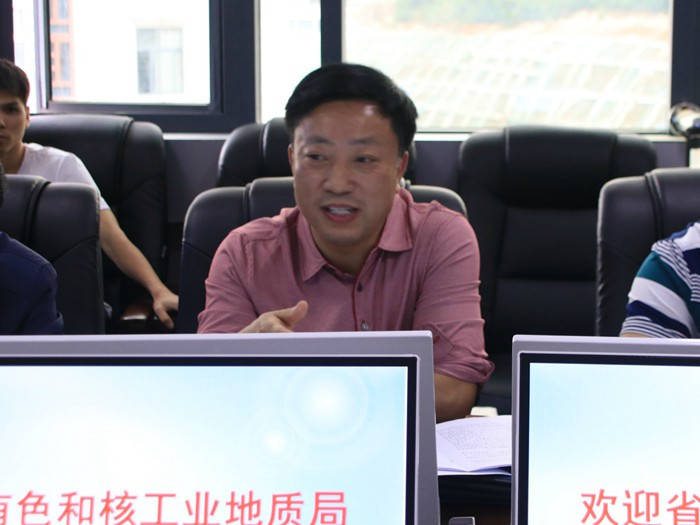 省有色和核工業(yè)地質(zhì)局王開(kāi)文副局長(cháng)一行蒞臨九龍地礦公司調研、指導