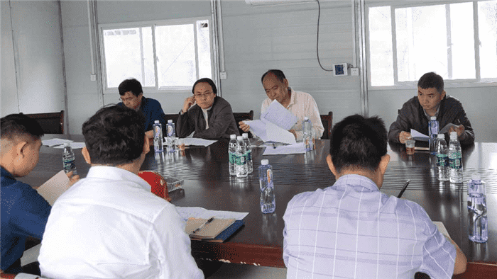 曹曉鐘副市長(cháng)赴2019數博會(huì )銅仁分會(huì )場(chǎng)場(chǎng)景展示館建設項目現場(chǎng)辦公