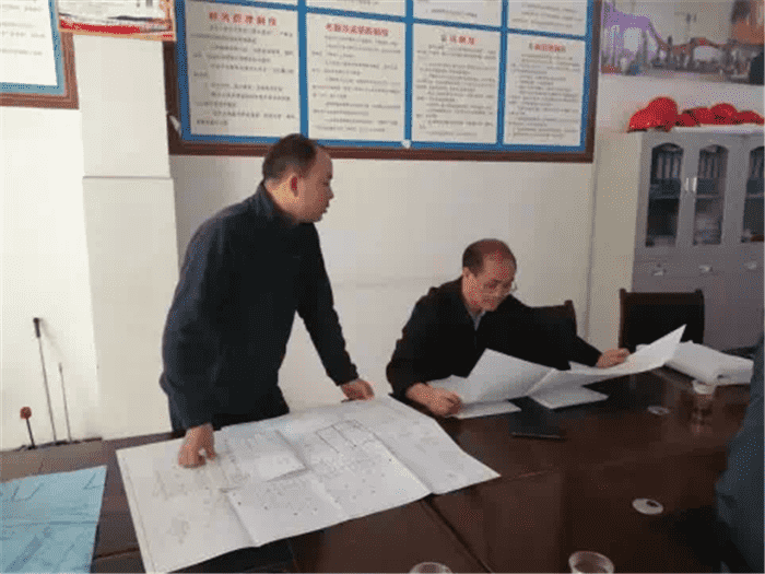 楊同光副市長(cháng)督查、調研石阡年產(chǎn)10萬(wàn)噸富鍶礦泉水建設項目