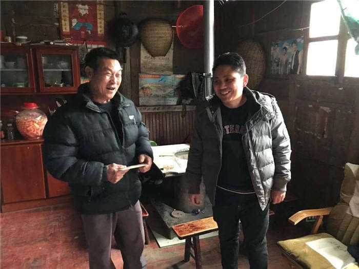 九龍地礦公司開(kāi)展赴幫扶村走訪(fǎng)慰問(wèn)活動(dòng)