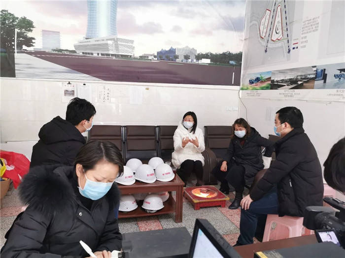 石阡縣人民政府副縣長(cháng)石凌燕帶隊調研公司10萬(wàn)噸富鍶礦泉水示范園區建設項目復工情況