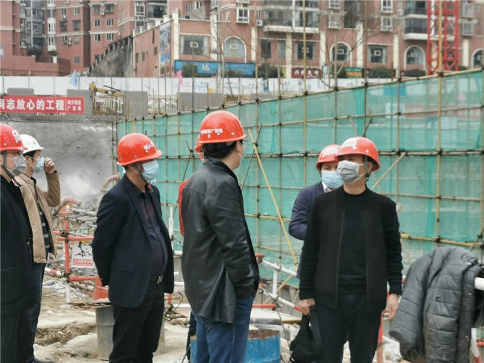 市城投集團公司副總經(jīng)理于大鵬一行赴頤年苑項目調研疫情防控及安全生產(chǎn)工作