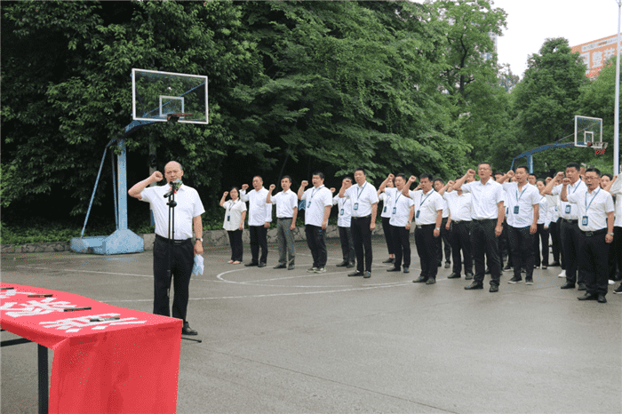 九龍地礦公司參加集團公司“安全生產(chǎn)月”啟動(dòng)儀式暨宣誓簽名活動(dòng)