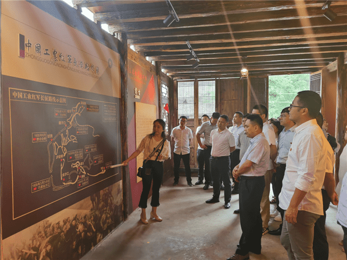 公司開(kāi)展“支部聯(lián)建謀奮進(jìn)，產(chǎn)業(yè)互鑒促發(fā)展”主題黨日活動(dòng)