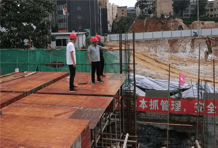 頤年苑項目副指揮長(cháng)蒙朝先到項目現場(chǎng) 督促解決項目相關(guān)問(wèn)題