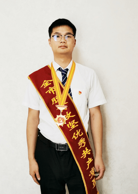 市城投集團九龍地礦公司組織黨員干部 職工集中收看省、市2020年脫貧 攻堅“七一”表彰大會(huì )