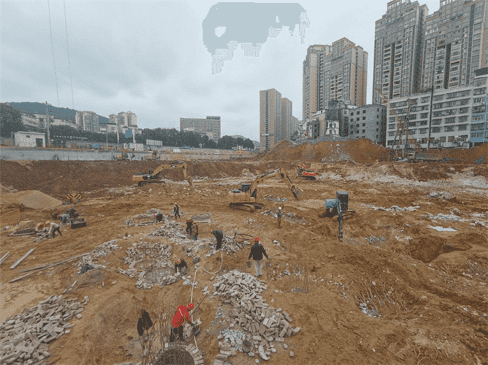 銅仁城投集團領(lǐng)導赴熊家屯棚戶(hù)區改造項目（黃家院子點(diǎn)）調研指導工作