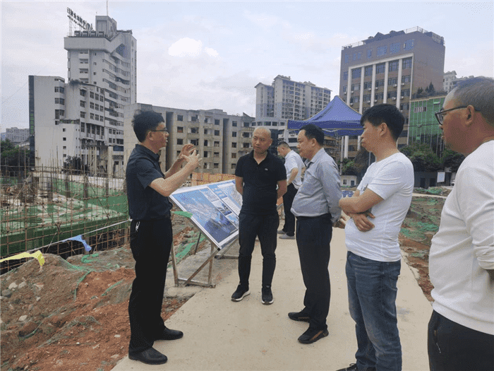 銅仁城投集團黨委副書(shū)記、總經(jīng)理何向東調研銅仁市五顯廟一標段項目建設進(jìn)展情況