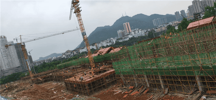 銅仁城投集團黨委副書(shū)記、總經(jīng)理何向東調研銅仁市五顯廟一標段項目建設進(jìn)展情況