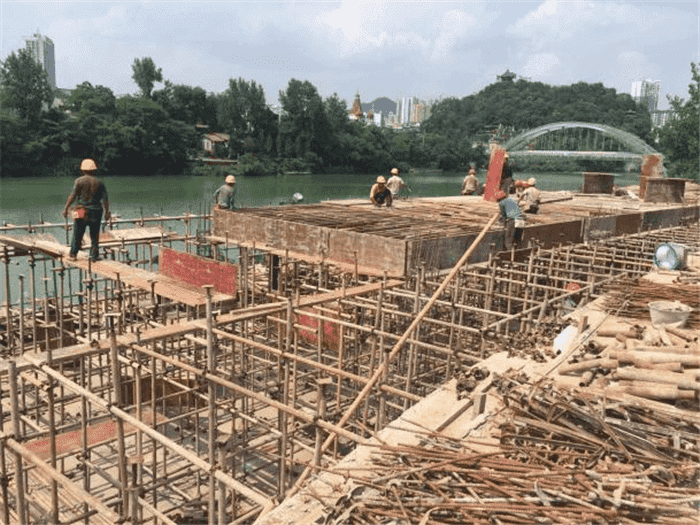 銅仁城投集團公司領(lǐng)導赴梵源建筑公司 在建項目指導工作