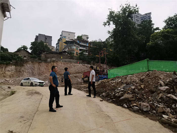 銅仁城投集團九龍地礦公司開(kāi)展暑季高溫防暑避災安全環(huán)保生產(chǎn)專(zhuān)項檢查