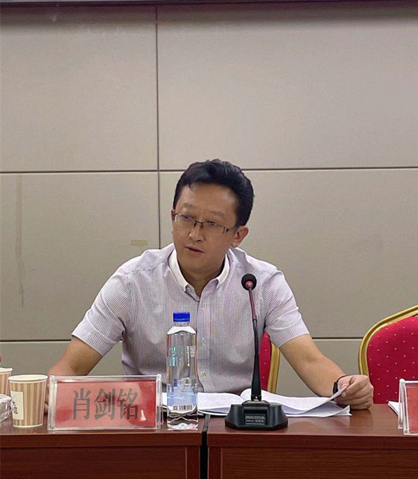 城交集團黨委委員、副總經(jīng)理肖劍銘一行赴九龍地礦公司調研業(yè)務(wù)整合工作