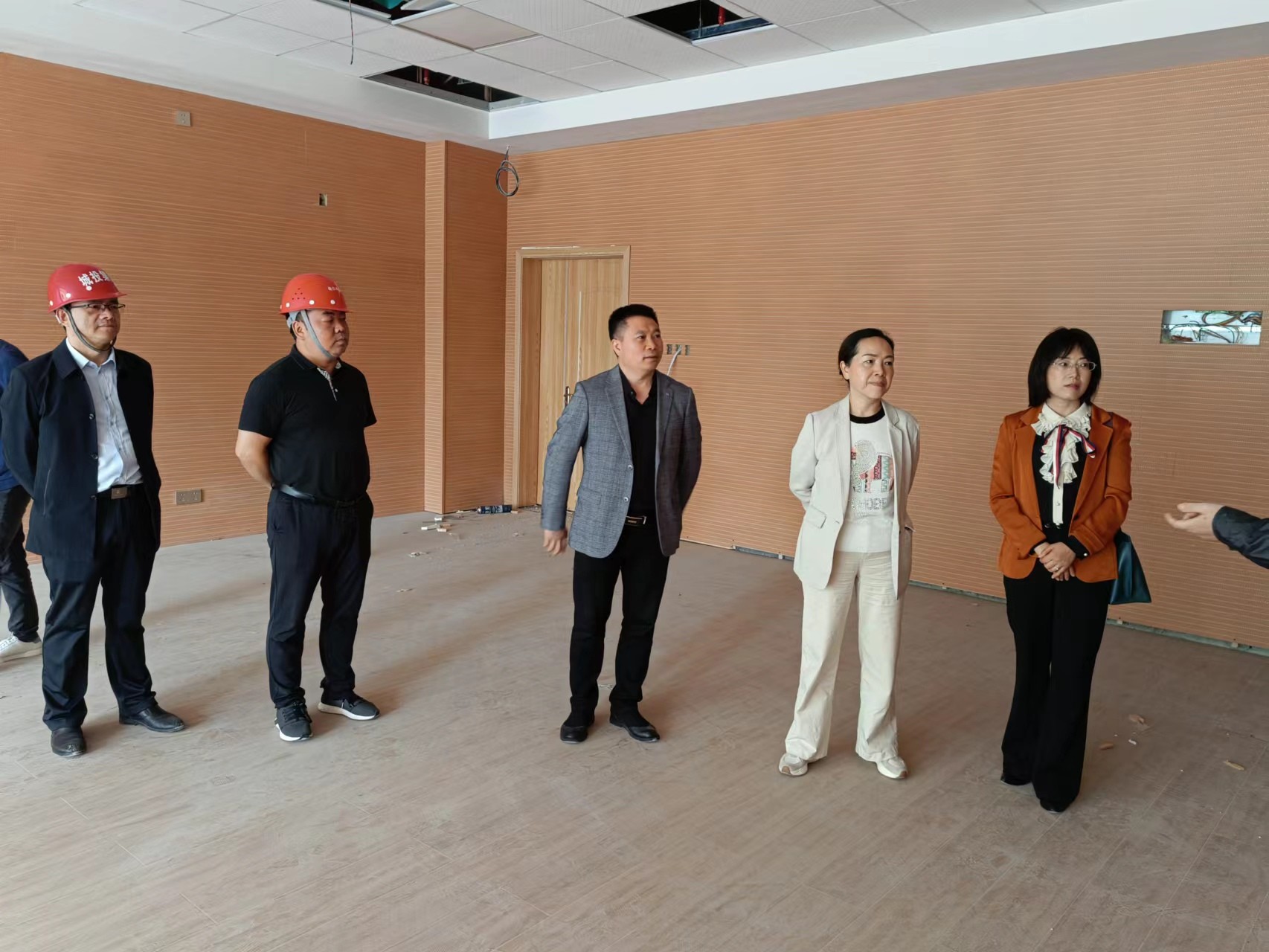 省老教辦副主任、貴州老年大學(xué)黨委委員、副校長(cháng)胡素月一行至銅仁市頤年苑開(kāi)發(fā)建設項目進(jìn)行調研指導