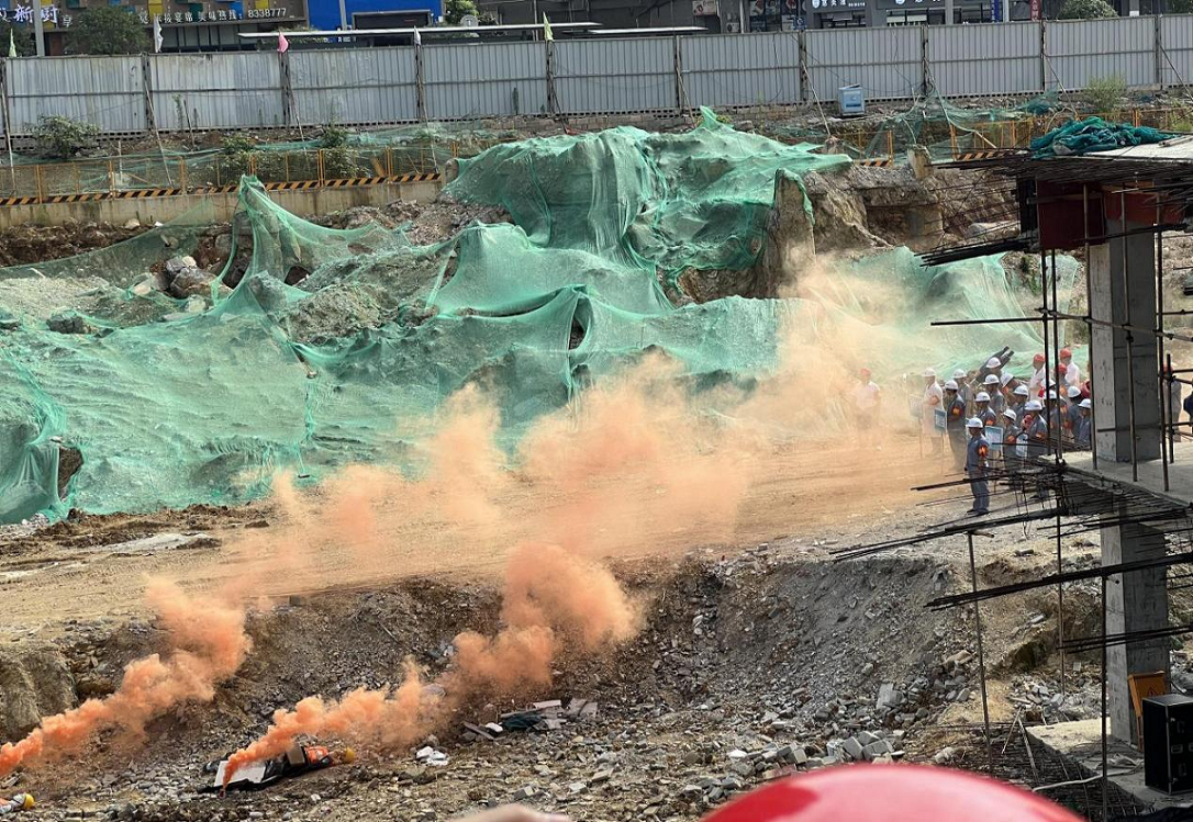 銅仁市熊家屯棚戶(hù)區（城中村）改造項目黃家院子項目點(diǎn)開(kāi)展基坑坍塌應急救援演練