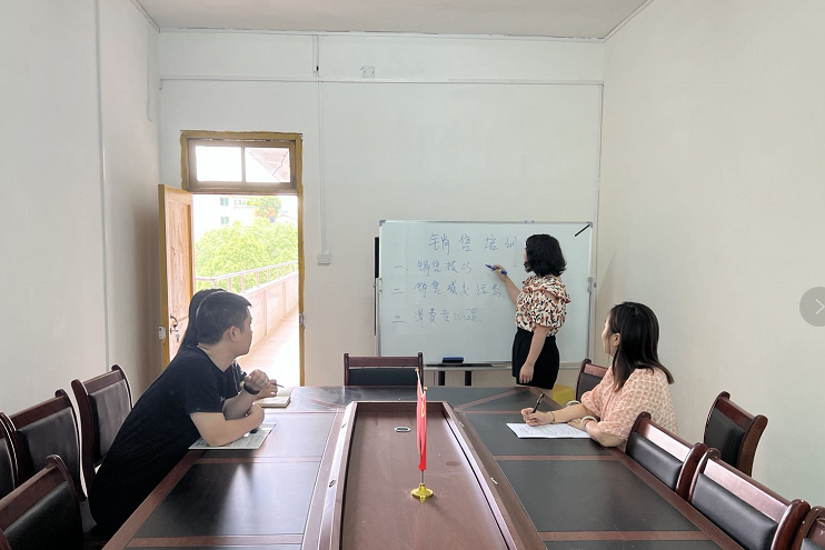 銀海商貿公司開(kāi)展產(chǎn)品市場(chǎng)策劃及銷(xiāo)售技巧培訓