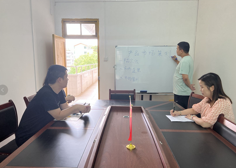 銀海商貿公司開(kāi)展產(chǎn)品市場(chǎng)策劃及銷(xiāo)售技巧培訓