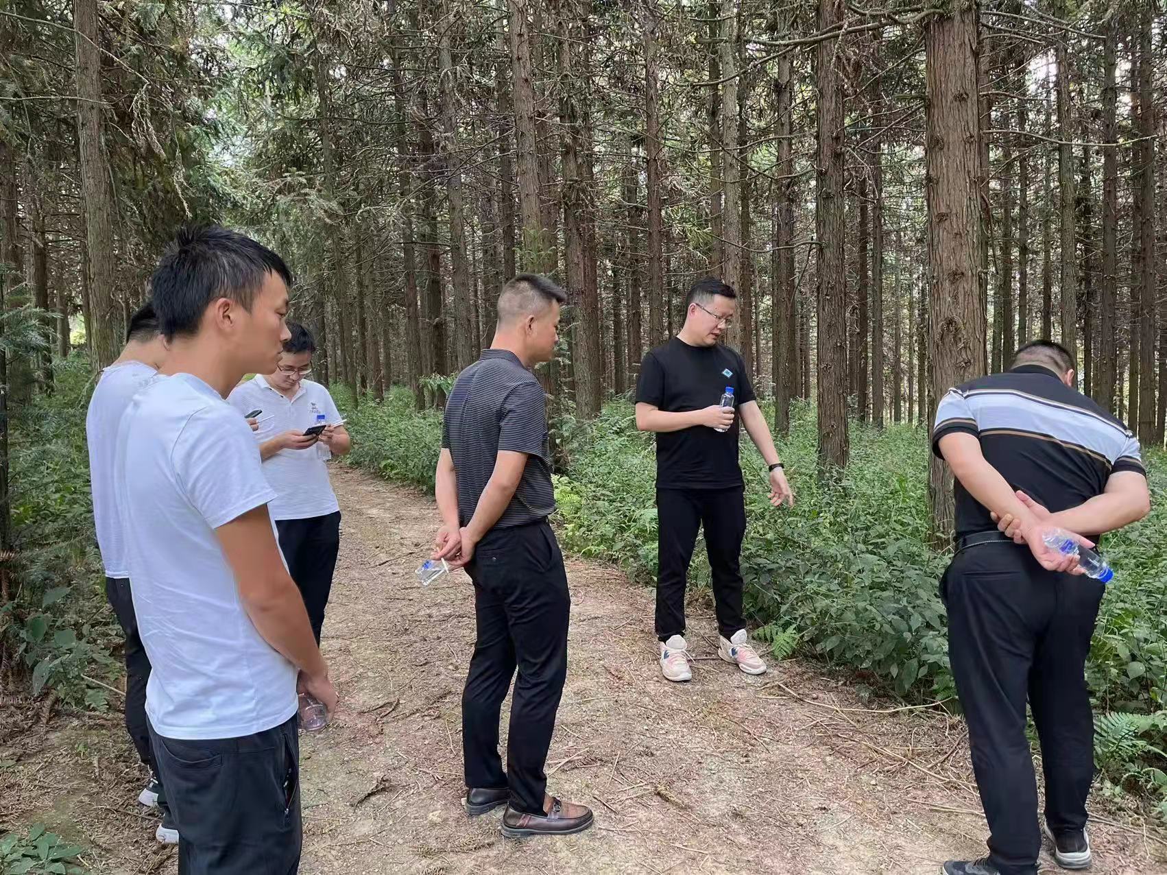 銅仁城交集團九龍地礦公司前往石阡縣檢查羊肚菌種植基地項目建設地推進(jìn)情況