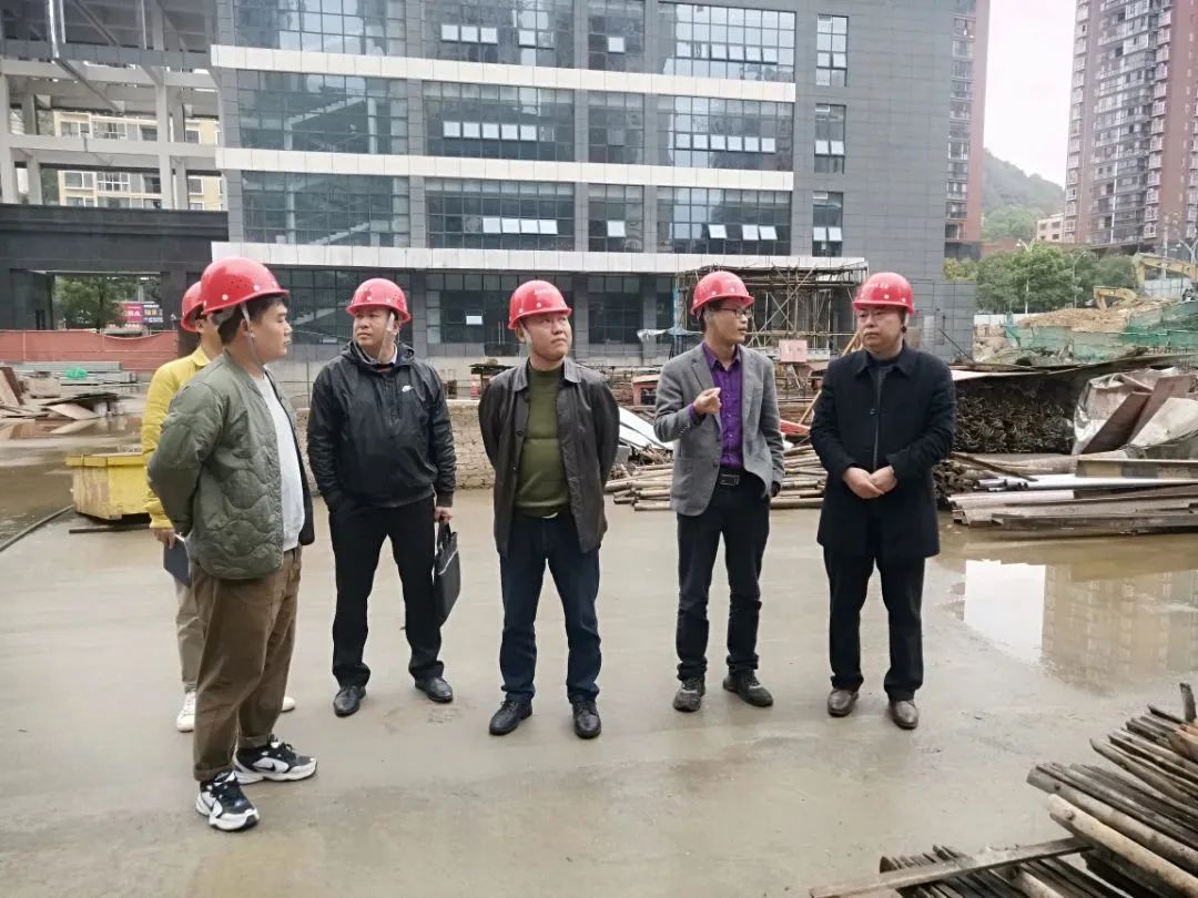 銅仁城交集團九龍地礦公司總經(jīng)理杜黔武帶隊開(kāi)展一季度安全環(huán)保大檢查