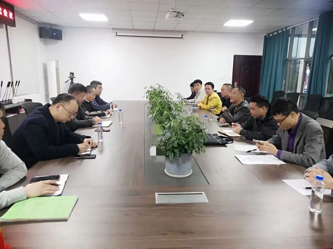 銅仁城交集團九龍地礦公司總經(jīng)理杜黔武帶隊開(kāi)展一季度安全環(huán)保大檢查