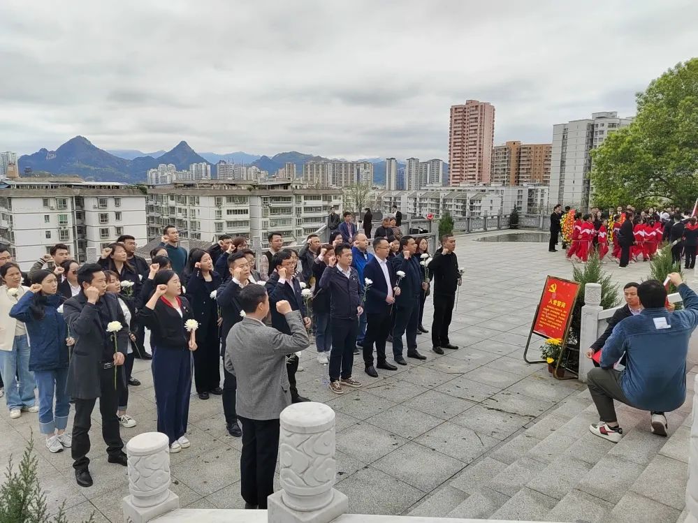 九龍地礦集團開(kāi)展 “清明祭掃，緬懷先烈”主題黨日活動(dòng)