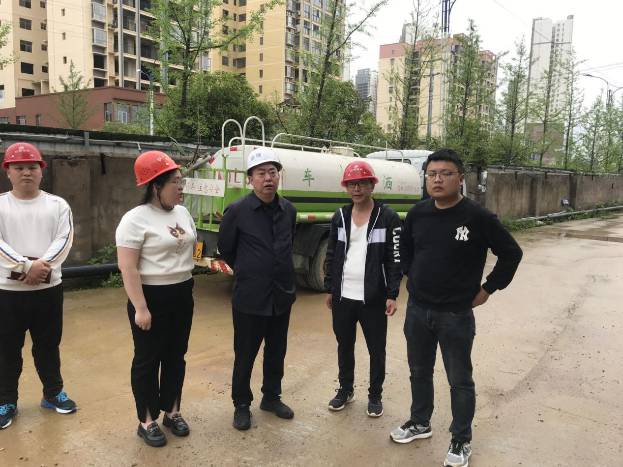 九龍地礦集團公司監事會(huì )主席田榮山一行至項目現場(chǎng)開(kāi)展督查檢查工作