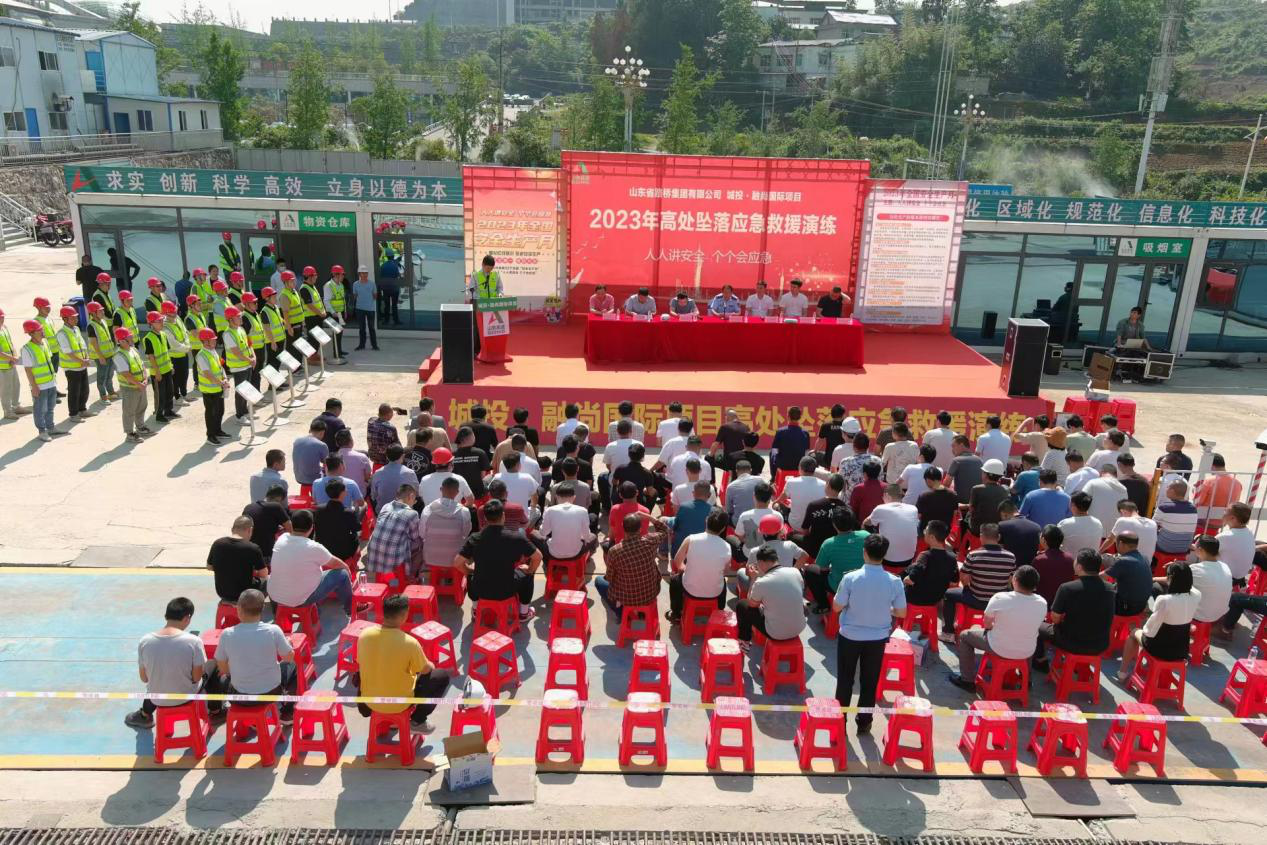 城投?融尚國際項目開(kāi)展高處墜落應急救援演練，筑牢安全生產(chǎn)防護網(wǎng)