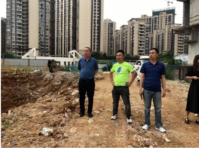 九龍地礦集團黨總支書(shū)記杜文、監事會(huì )主席田榮山一行實(shí)地調研黃家院子項目點(diǎn)