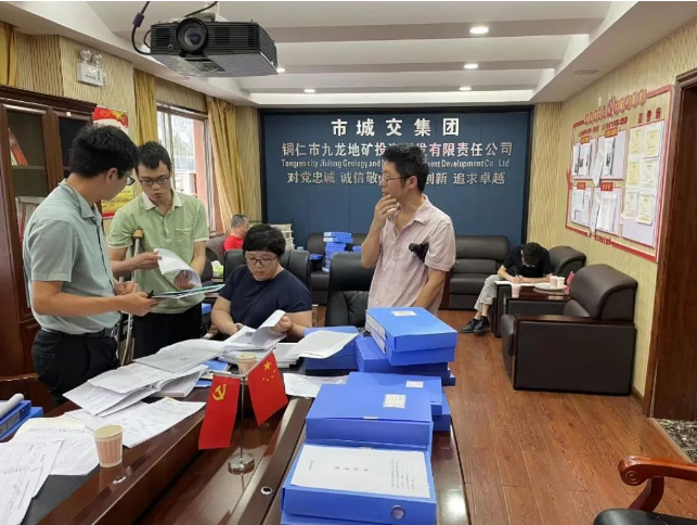 銅仁城交集團公司領(lǐng)導至九龍地礦公司開(kāi)展第二季度建設項目督查檢查工作