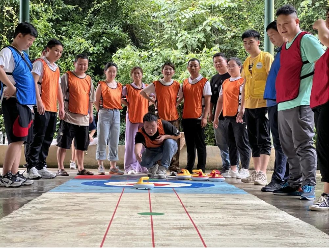 銅仁城交集團九龍地礦投資開(kāi)發(fā)公司組織開(kāi)展戶(hù)外職工趣味運動(dòng)會(huì )