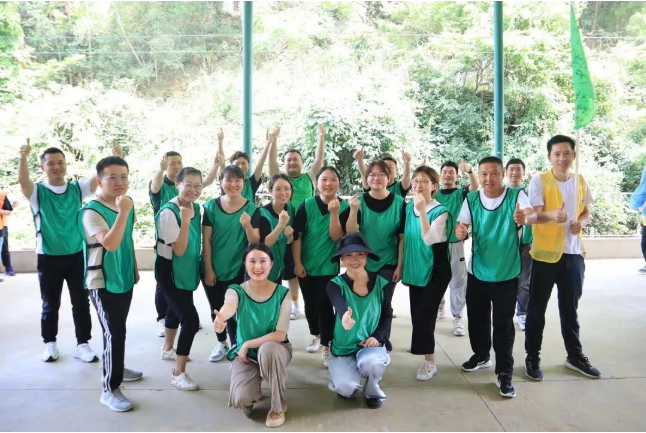 銅仁城交集團九龍地礦投資開(kāi)發(fā)公司組織開(kāi)展戶(hù)外職工趣味運動(dòng)會(huì )