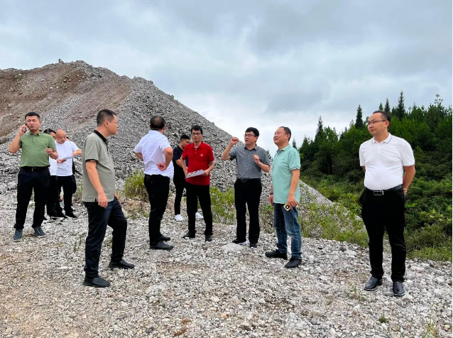 積極謀劃 精準施策 市場(chǎng)導向 促進(jìn)發(fā)展—銅仁城交集團九龍地礦投資開(kāi)發(fā)公司總經(jīng)理杜黔武帶隊調研涼灣組團已儲備土地