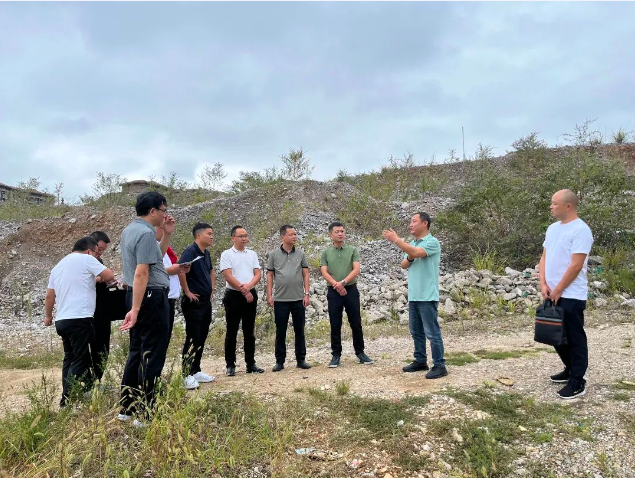 積極謀劃 精準施策 市場(chǎng)導向 促進(jìn)發(fā)展—銅仁城交集團九龍地礦投資開(kāi)發(fā)公司總經(jīng)理杜黔武帶隊調研涼灣組團已儲備土地